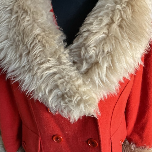 25. Vintage Retro 60s 70s Sears Red and Cream Pea Coat with Luxurious Fur Collar - Picture 4 of 16